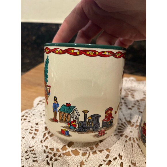 Vintage '91 Kris Kringle Potpourri Press Christmas Mugs - Picture 4 of 10